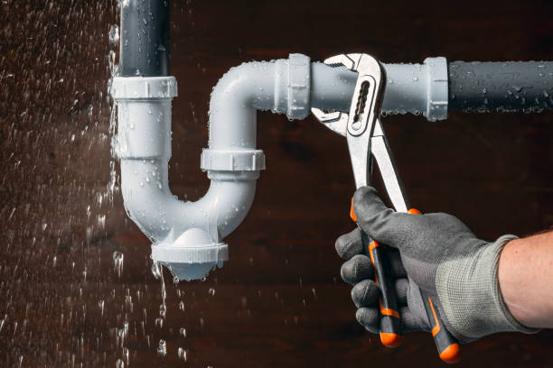 Professional Emergency Plumber technician working in Coupland, TX